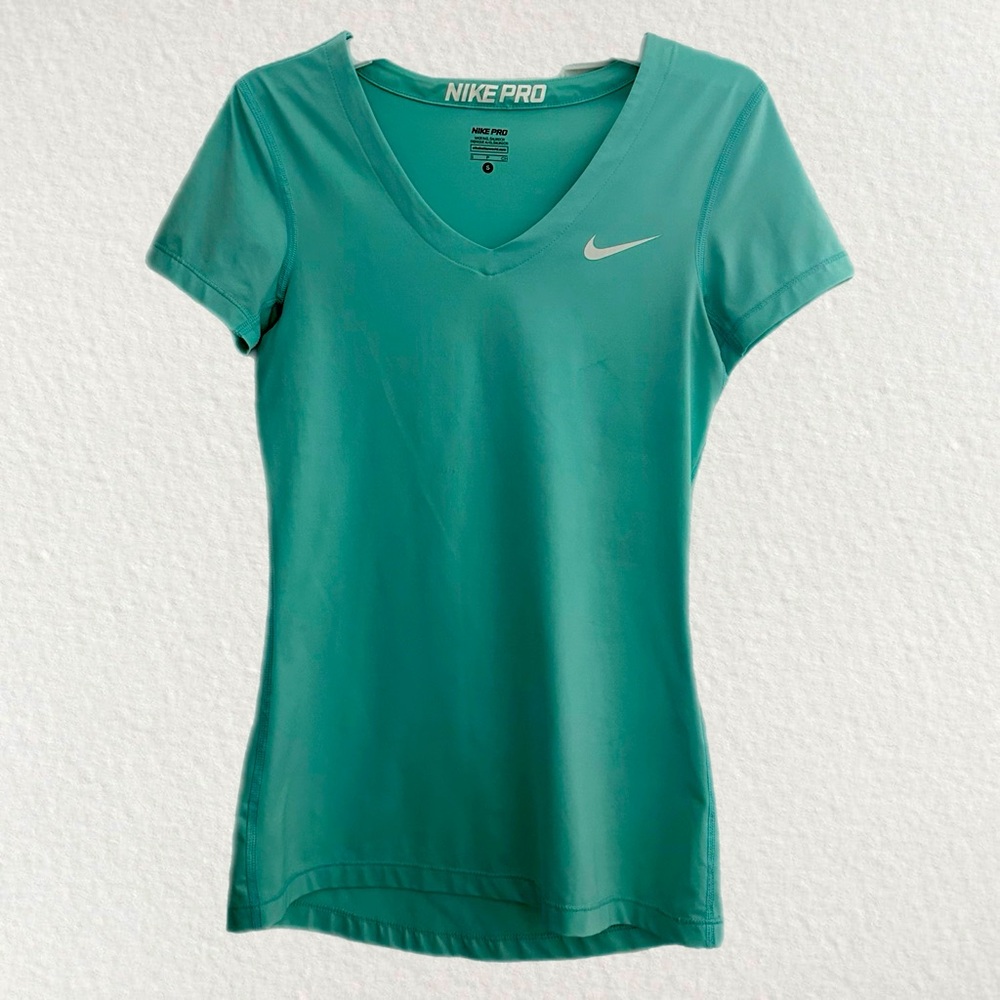 Nike Pro Dri-FIT
Women's Short-Sleeve Graphic Training Top